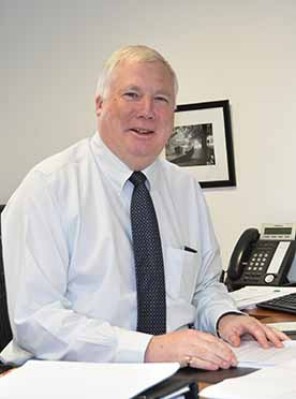21_Dossier-bureaux des promitions et des finances-Kimmage Manor-M.Garry Lyons-responsable de propriétés et de finances-province d'Irlande.jpg
