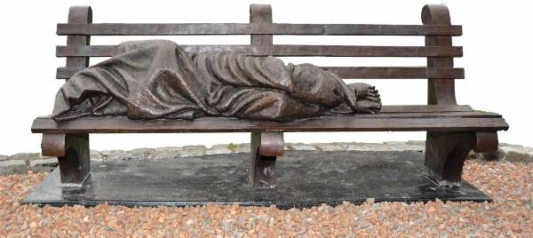 22_Dossier- Sans abri en statue-DSC_1579-Irlande-Dublin-centre ville-Cathédrale de l'église d'Irlande-Christ church-Sculpture de Jésus SDF.jpg