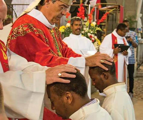 27_Vies spiritaines-Imposition des mains_06 septembre 2015_voeux perpétuels Olaf Dismas Calvin-Rue Lhomond.jpg