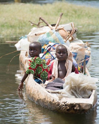 15_Dossier-Pirogue avec enfants.jpg