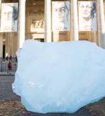 28-29-Arts et cultures-Crime climatique stop-Glaçon devant Panthéon.jpg